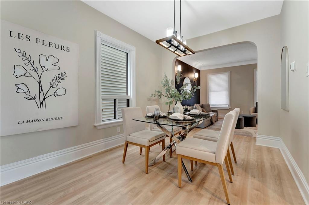 142 Sanford Avenue N, Hamilton, ON - Indoor Photo Showing Dining Room