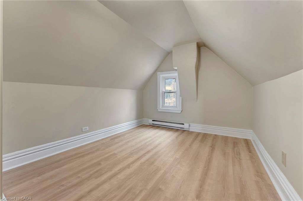 142 Sanford Avenue N, Hamilton, ON - Indoor Photo Showing Other Room