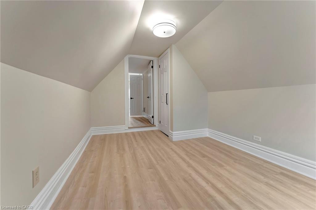 142 Sanford Avenue N, Hamilton, ON - Indoor Photo Showing Other Room