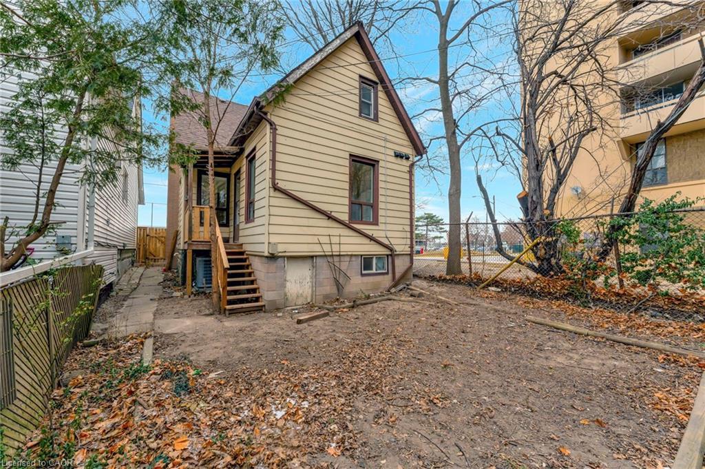 142 Sanford Avenue N, Hamilton, ON - Outdoor