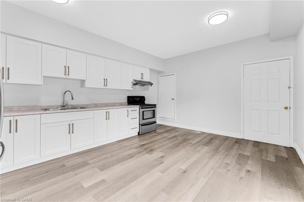 120 Jansen Avenue, Kitchener, ON - Indoor Photo Showing Kitchen