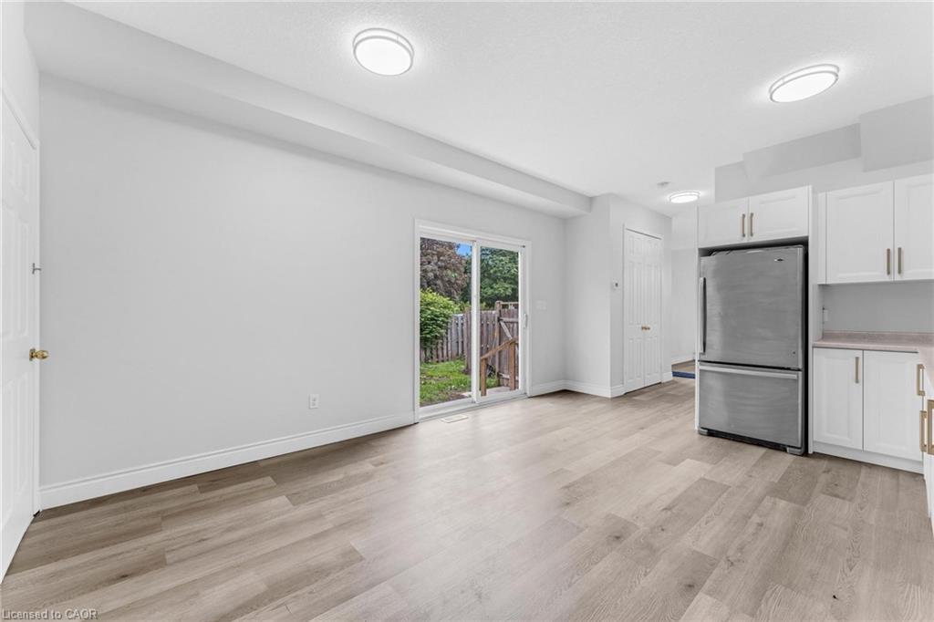120 Jansen Avenue, Kitchener, ON - Indoor Photo Showing Kitchen