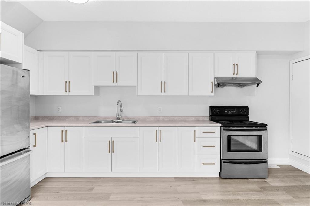 120 Jansen Avenue, Kitchener, ON - Indoor Photo Showing Kitchen With Double Sink