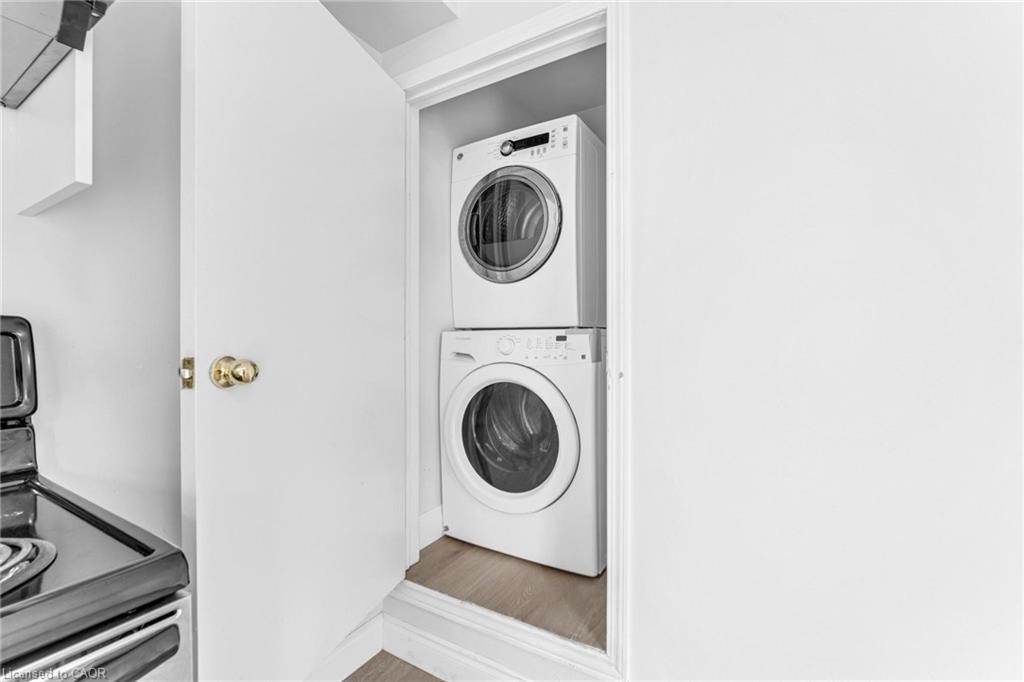 120 Jansen Avenue, Kitchener, ON - Indoor Photo Showing Laundry Room