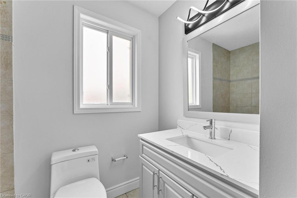 120 Jansen Avenue, Kitchener, ON - Indoor Photo Showing Bathroom
