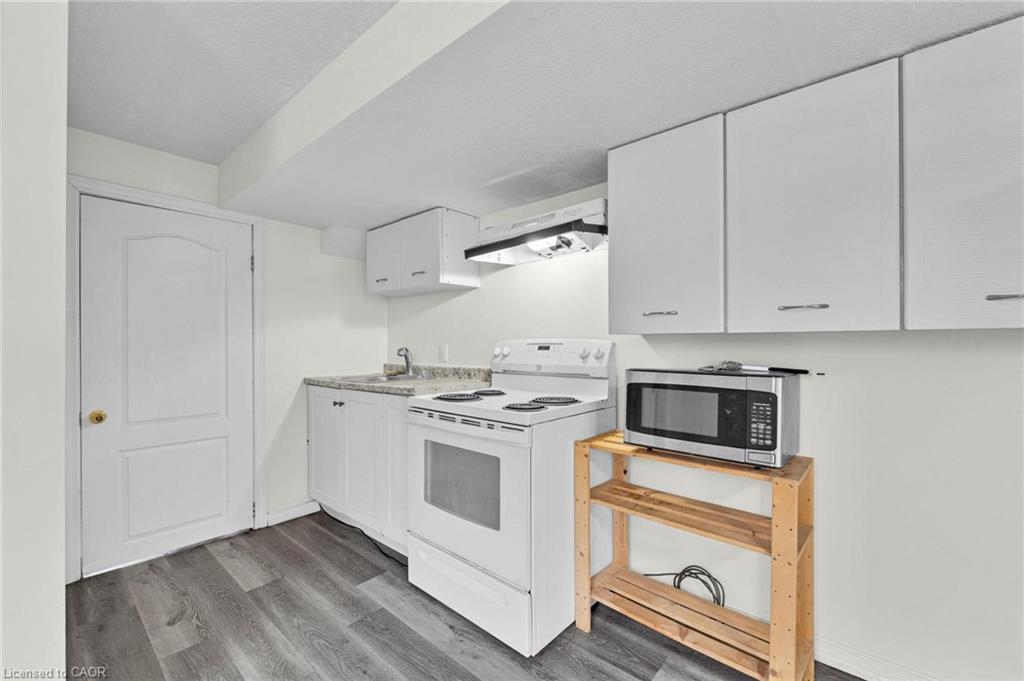 120 Jansen Avenue, Kitchener, ON - Indoor Photo Showing Kitchen