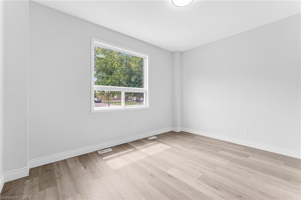120 Jansen Avenue, Kitchener, ON - Indoor Photo Showing Other Room