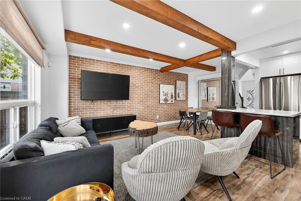 14-134 Terni Boulevard, Hamilton, ON - Indoor Photo Showing Living Room With Fireplace