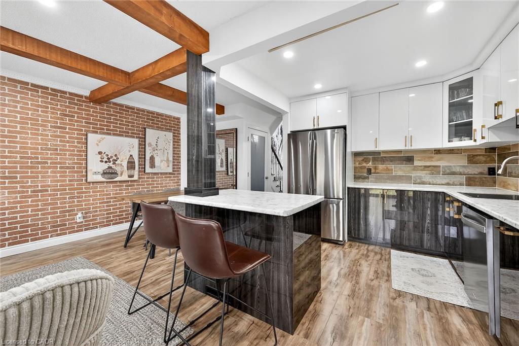 14-134 Terni Boulevard, Hamilton, ON - Indoor Photo Showing Kitchen