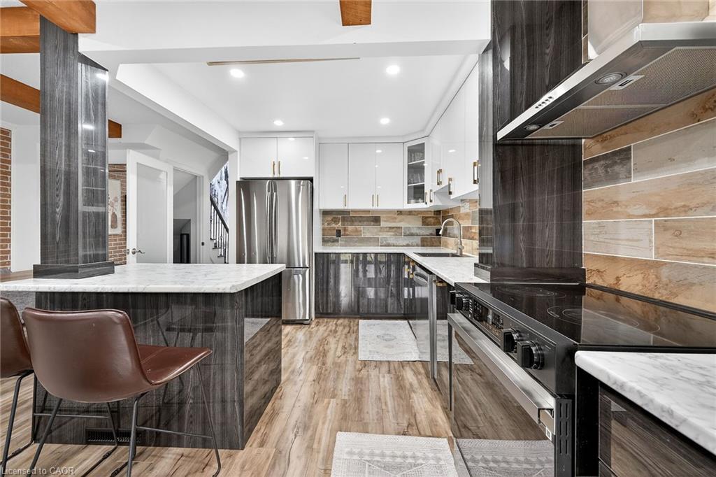 14-134 Terni Boulevard, Hamilton, ON - Indoor Photo Showing Kitchen With Upgraded Kitchen