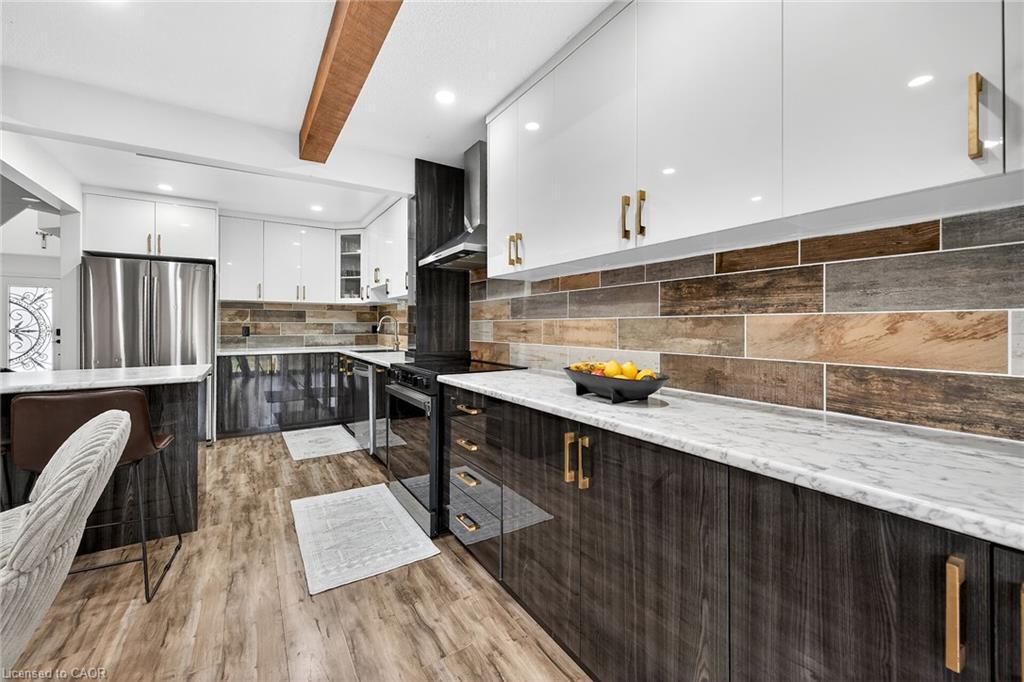 14-134 Terni Boulevard, Hamilton, ON - Indoor Photo Showing Kitchen With Upgraded Kitchen