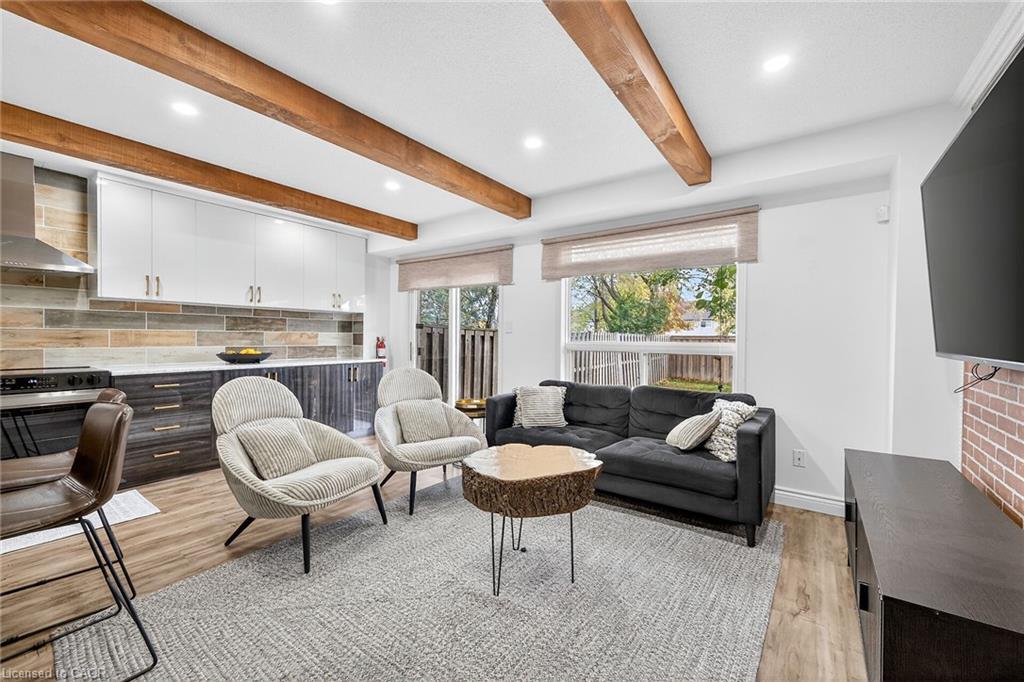 14-134 Terni Boulevard, Hamilton, ON - Indoor Photo Showing Living Room