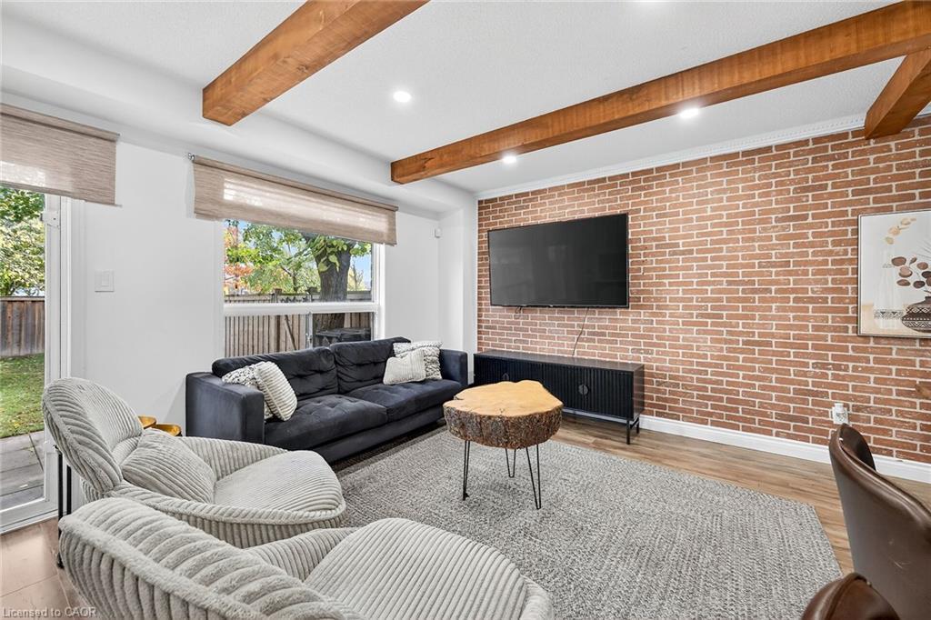 14-134 Terni Boulevard, Hamilton, ON - Indoor Photo Showing Living Room