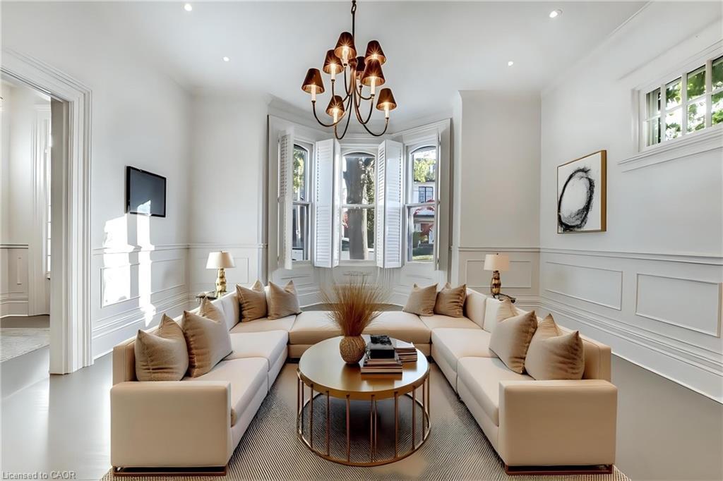 501 George Street, Woodstock, ON - Indoor Photo Showing Living Room