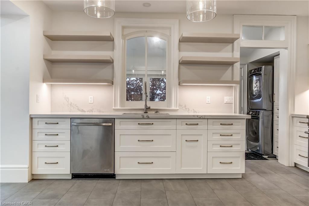 501 George Street, Woodstock, ON - Indoor Photo Showing Kitchen With Upgraded Kitchen