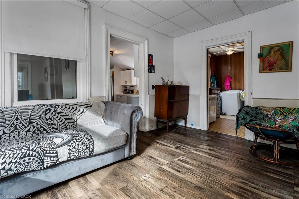 193 Locke Street N, Hamilton, ON - Indoor Photo Showing Living Room