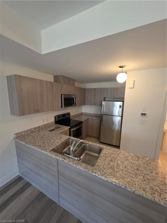 27-2571 Ladyfern Crossing, Pickering, ON - Indoor Photo Showing Kitchen With Double Sink