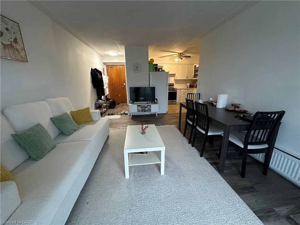 401-8 Woodman Drive S, Hamilton, ON - Indoor Photo Showing Living Room