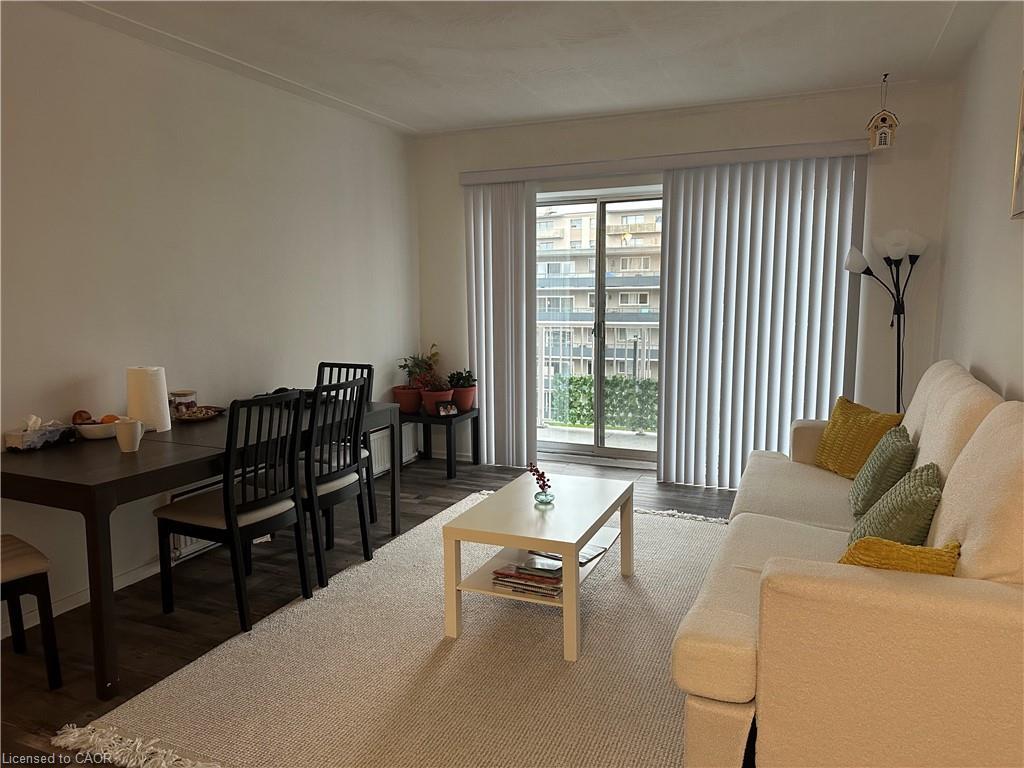 401-8 Woodman Drive S, Hamilton, ON - Indoor Photo Showing Other Room