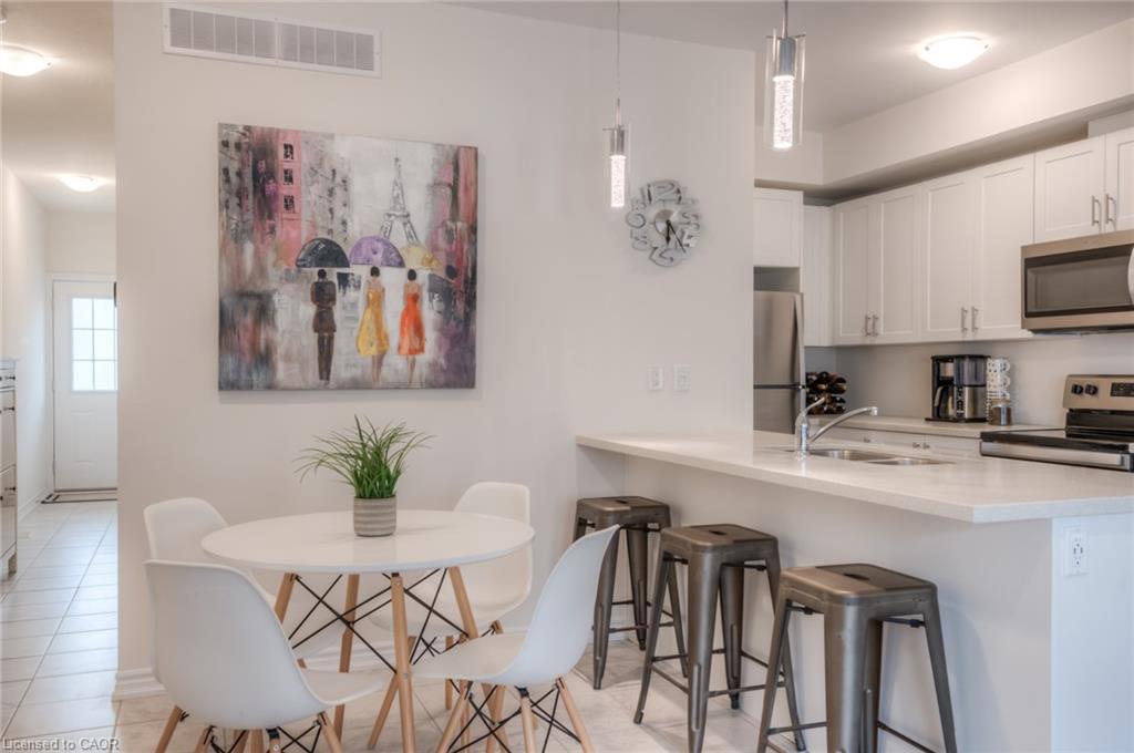 B-385 Westwood Drive, Kitchener, ON - Indoor