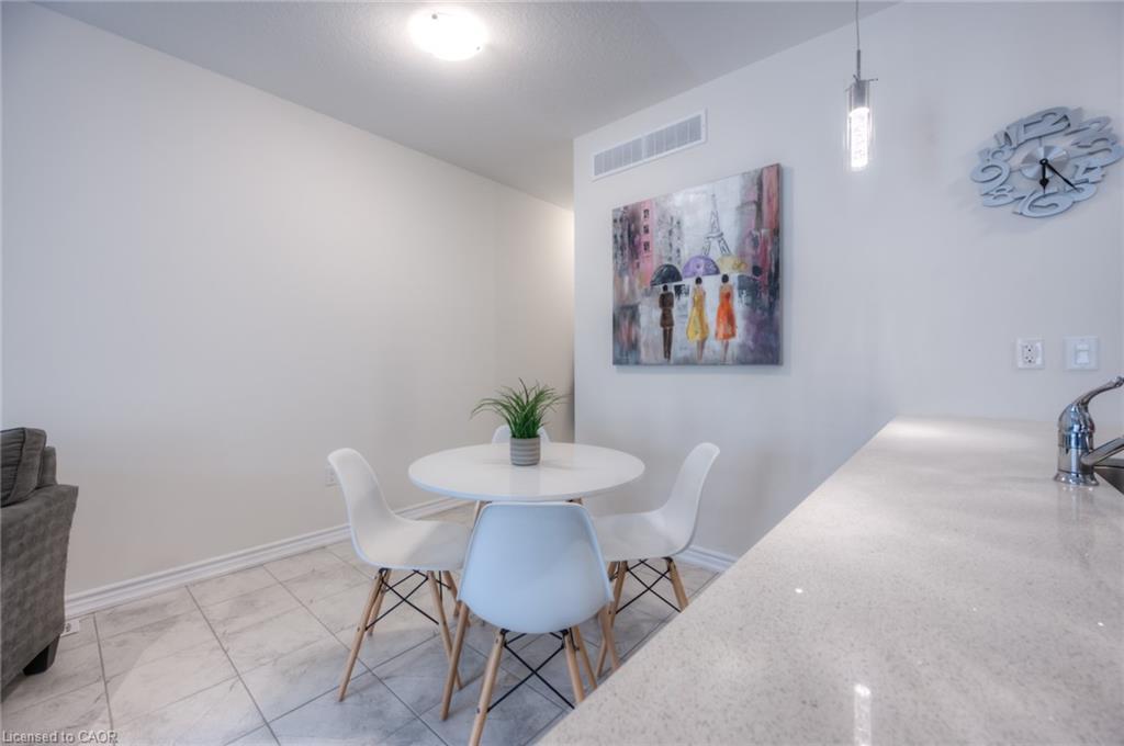 B-385 Westwood Drive, Kitchener, ON - Indoor Photo Showing Dining Room