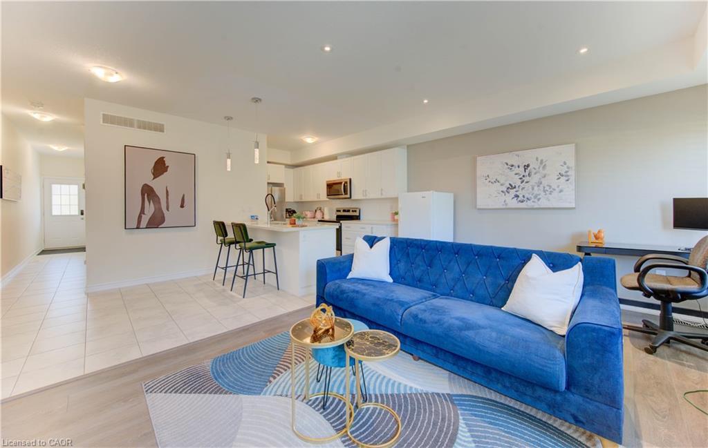 B-385 Westwood Drive, Kitchener, ON - Indoor Photo Showing Living Room