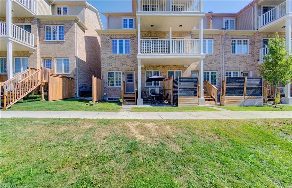 B-385 Westwood Drive, Kitchener, ON - Outdoor