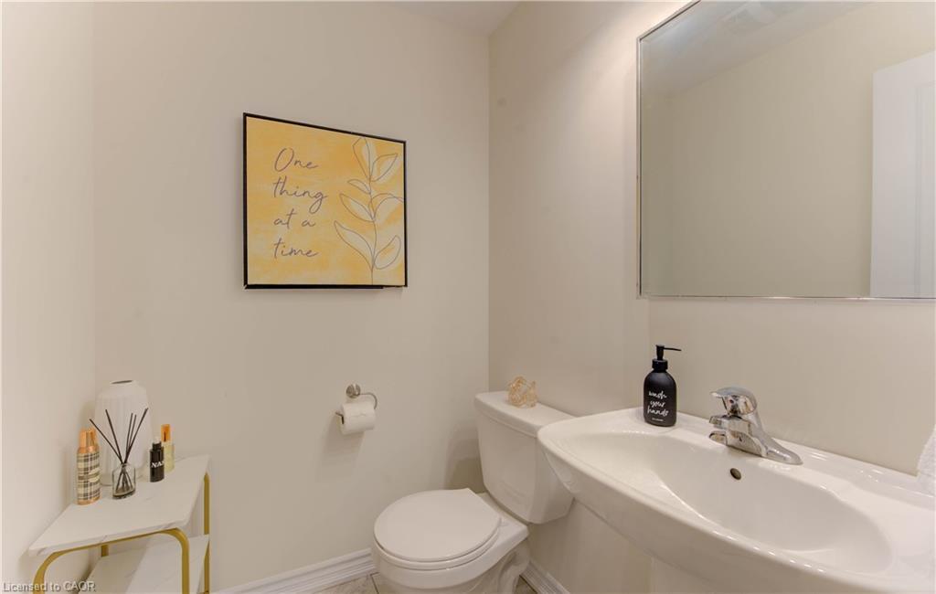 B-385 Westwood Drive, Kitchener, ON - Indoor Photo Showing Bathroom