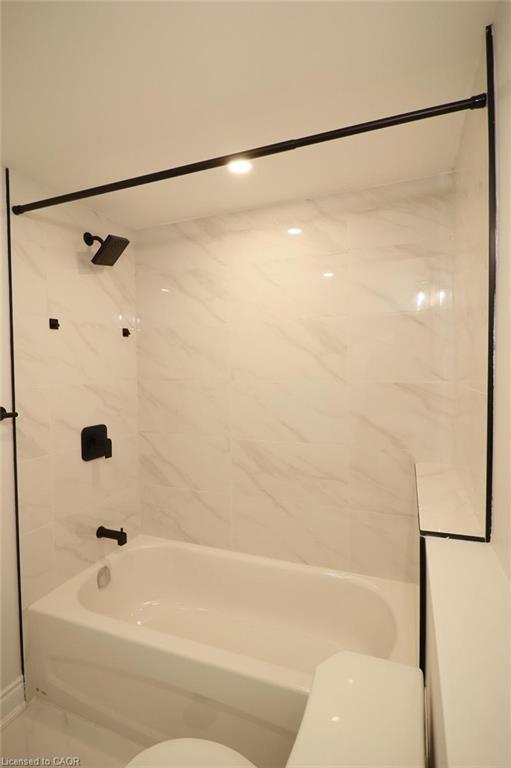 B-924 Concession Street, Hamilton, ON - Indoor Photo Showing Bathroom