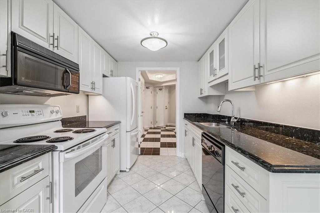 412-430 Pearl Street, Burlington, ON - Indoor Photo Showing Kitchen With Double Sink