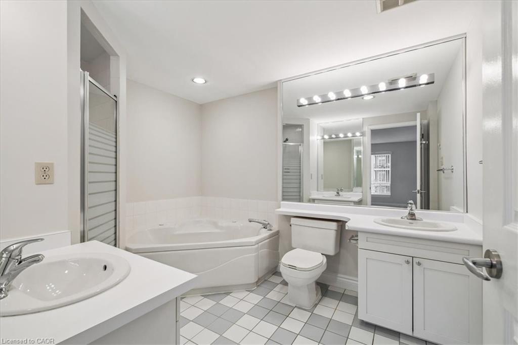 412-430 Pearl Street, Burlington, ON - Indoor Photo Showing Bathroom