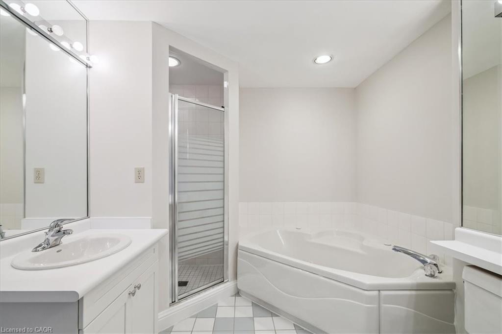 412-430 Pearl Street, Burlington, ON - Indoor Photo Showing Bathroom