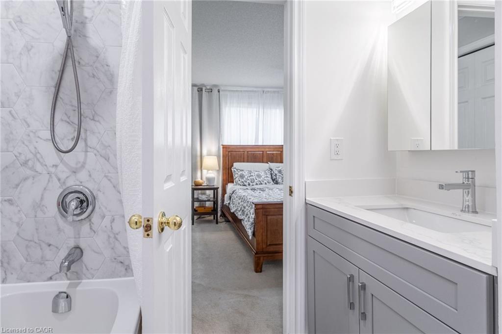 38 Locke Street S, Hamilton, ON - Indoor Photo Showing Bathroom