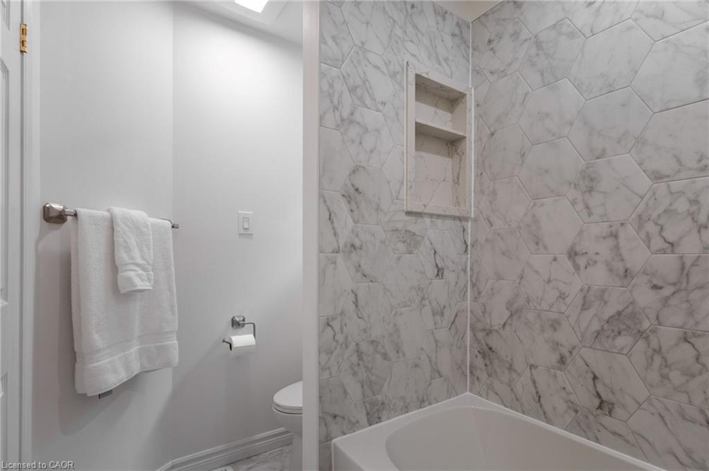 38 Locke Street S, Hamilton, ON - Indoor Photo Showing Bathroom