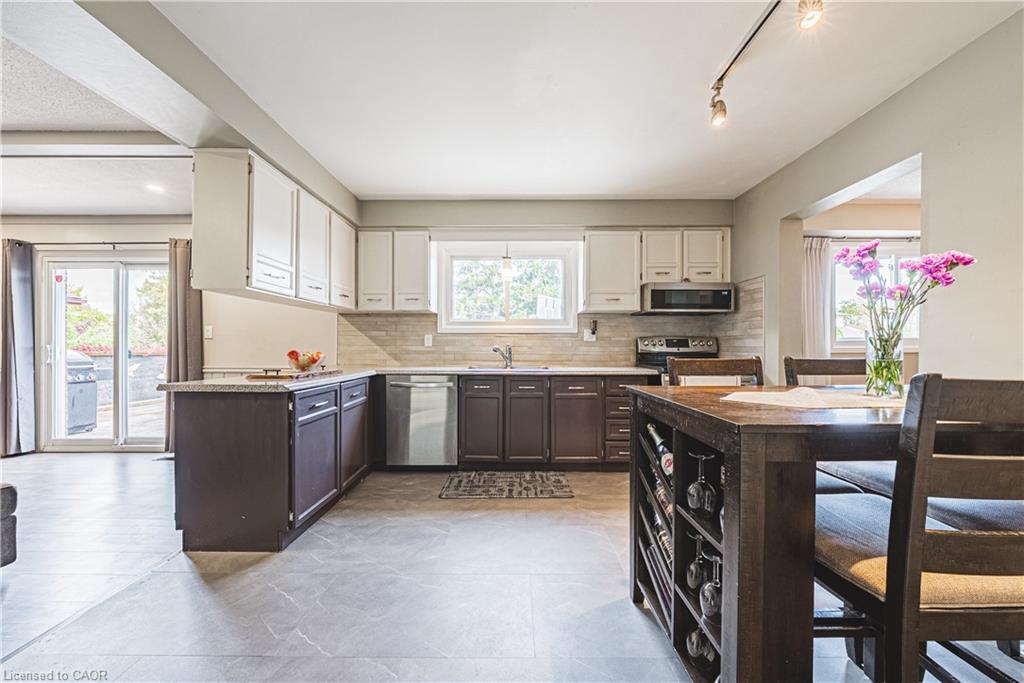 5 Bing Crescent, Stoney Creek, ON - Indoor Photo Showing Kitchen