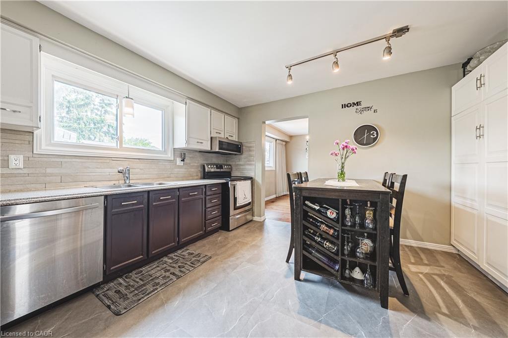 5 Bing Crescent, Stoney Creek, ON - Indoor Photo Showing Kitchen With Double Sink