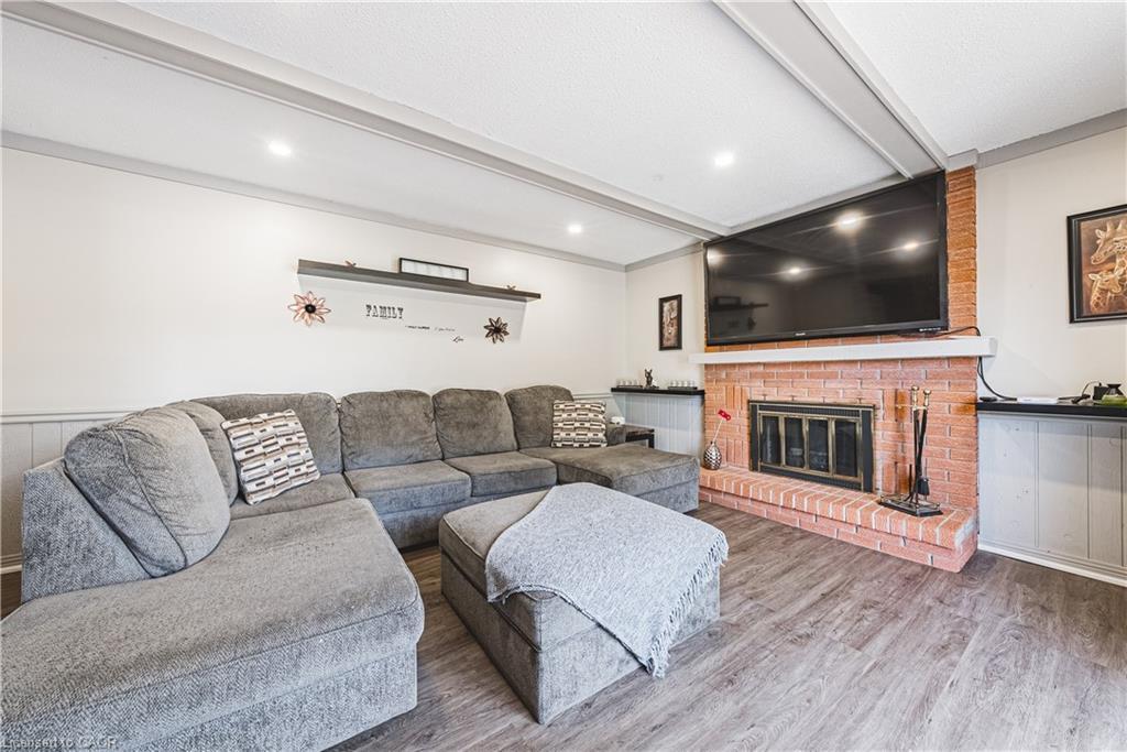 5 Bing Crescent, Stoney Creek, ON - Indoor Photo Showing Living Room With Fireplace