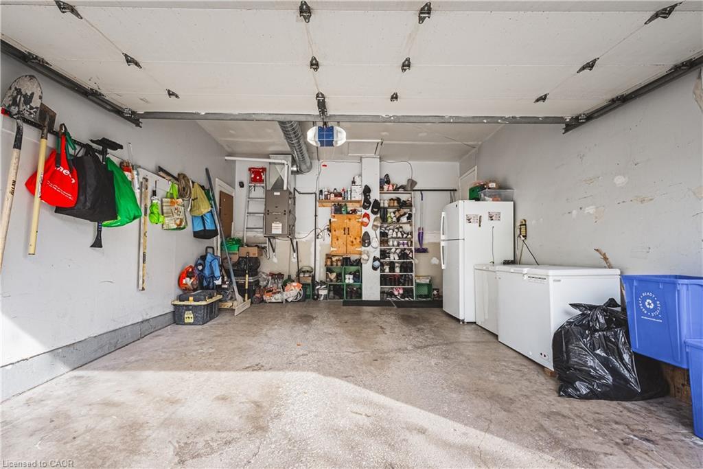 5 Bing Crescent, Stoney Creek, ON - Indoor Photo Showing Garage