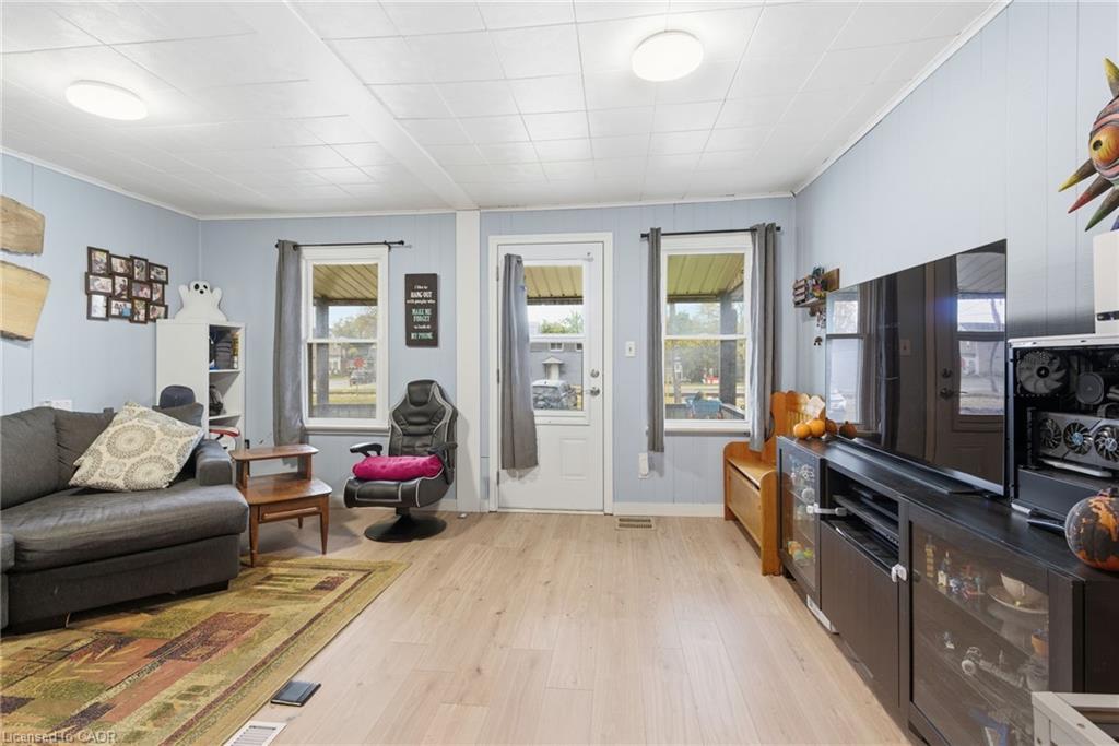 159 Durham Street, Port Colborne, ON - Indoor Photo Showing Living Room