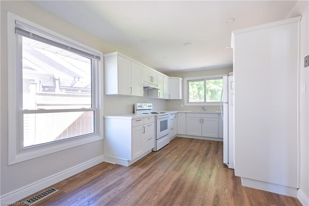 2471 Meadowood Crescent, Oakville, ON - Indoor Photo Showing Kitchen