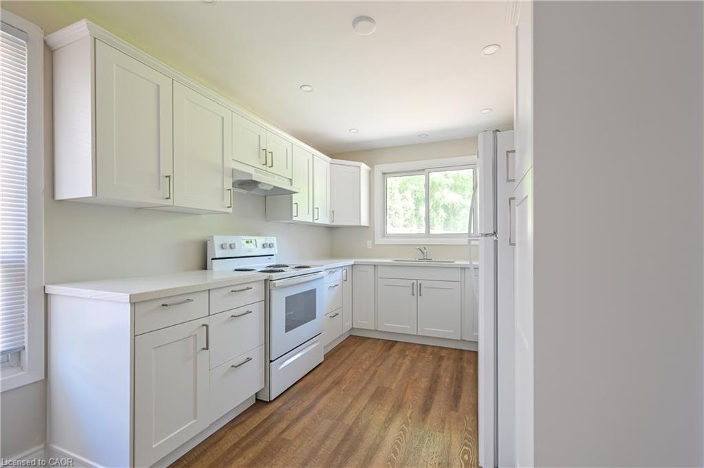2471 Meadowood Crescent, Oakville, ON - Indoor Photo Showing Kitchen