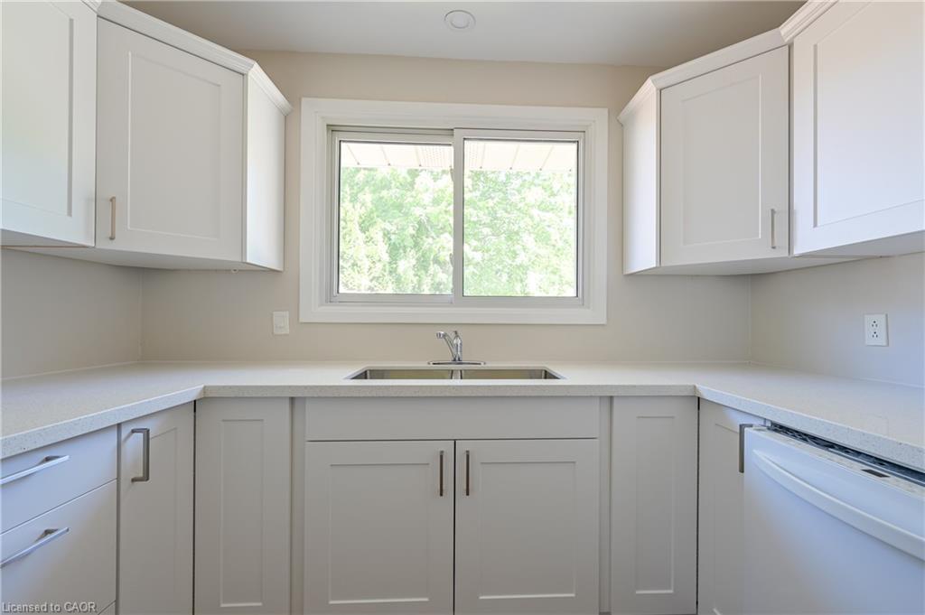 2471 Meadowood Crescent, Oakville, ON - Indoor Photo Showing Kitchen