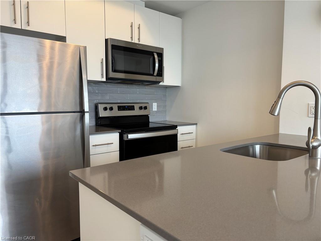 2110-108 Garment Street, Kitchener, ON - Indoor Photo Showing Kitchen With Stainless Steel Kitchen