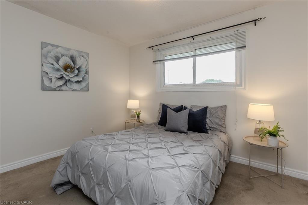407 Murray Street, Grimsby, ON - Indoor Photo Showing Bedroom