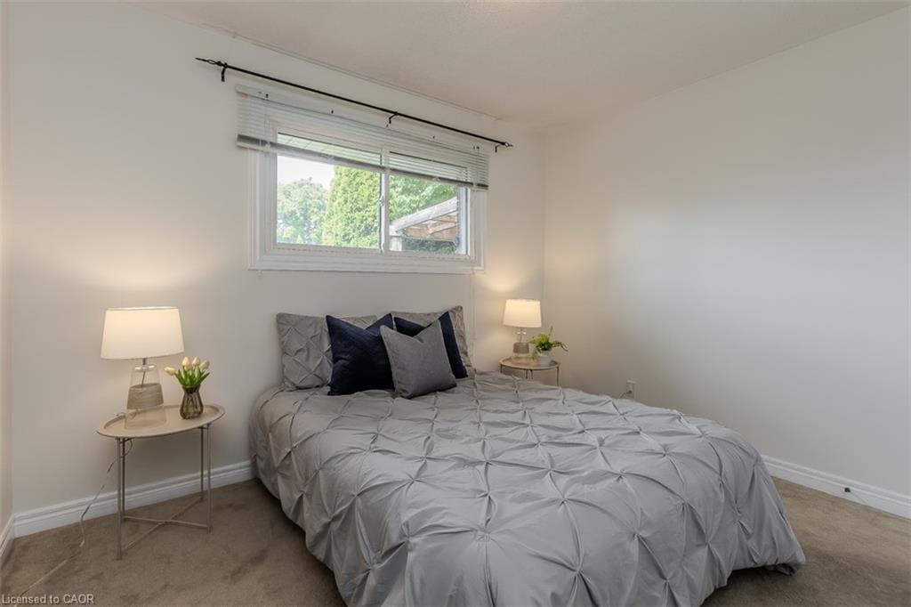 407 Murray Street, Grimsby, ON - Indoor Photo Showing Bedroom