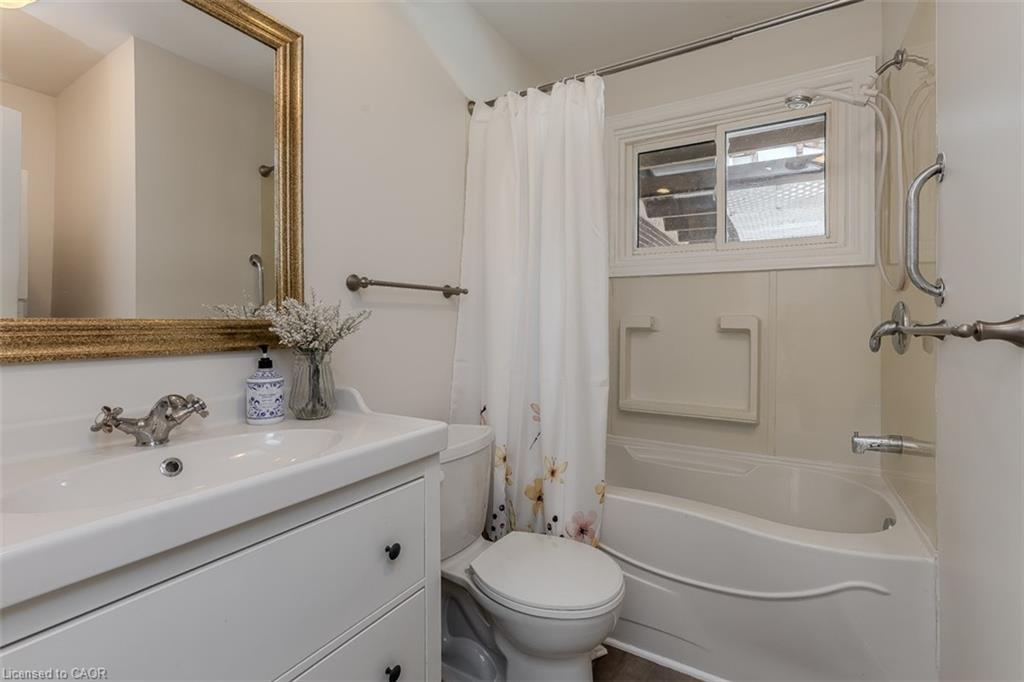 407 Murray Street, Grimsby, ON - Indoor Photo Showing Bathroom