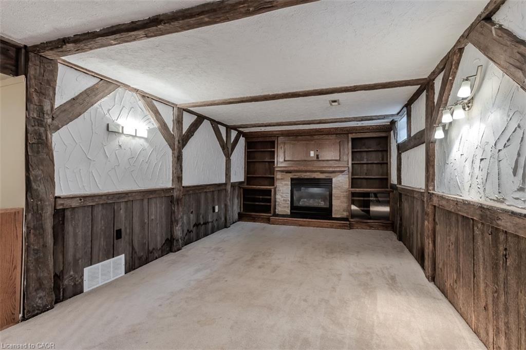 407 Murray Street, Grimsby, ON - Indoor With Fireplace