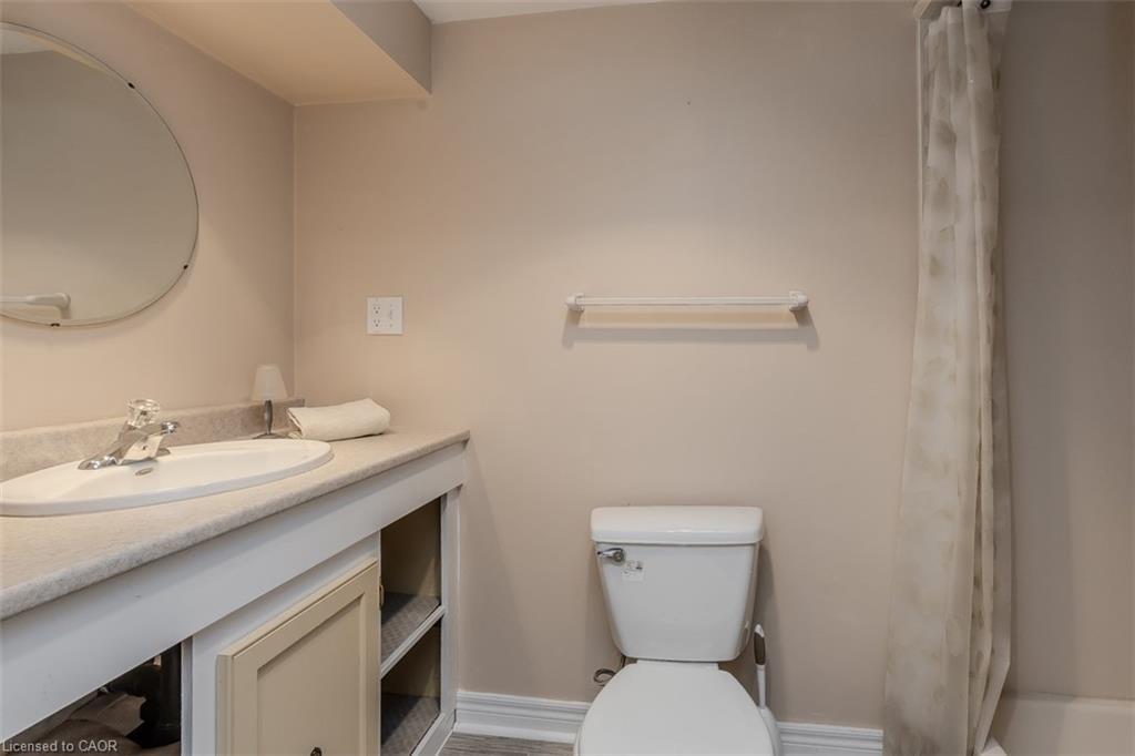 407 Murray Street, Grimsby, ON - Indoor Photo Showing Bathroom