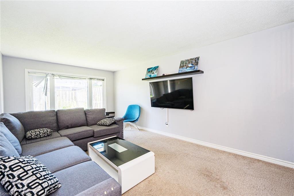 38-14 Williamsburg Road, Kitchener, ON - Indoor Photo Showing Living Room