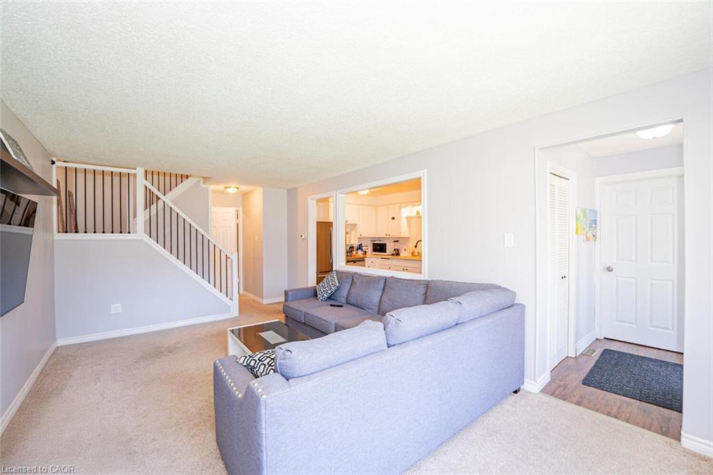 38-14 Williamsburg Road, Kitchener, ON - Indoor Photo Showing Living Room